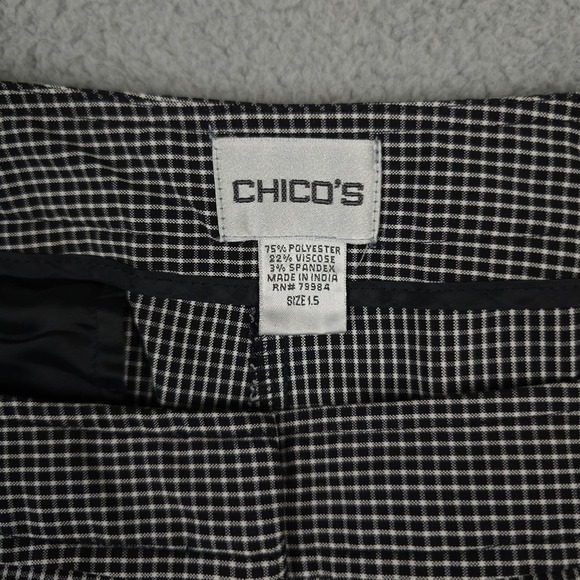 Chicos Shorts Womens 1.5 US 10 Black White Check Plaid Bermuda Lightweight FLAW - Picture 3 of 12